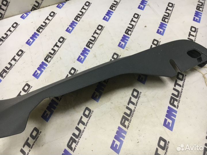 Накладка стойки задней правой Фольксваген Гольф 5