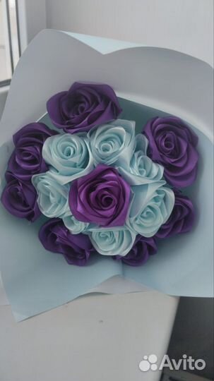 Розы из атласных лент