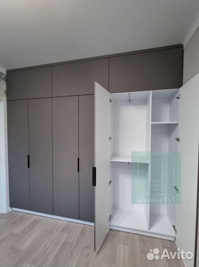 Угловой шкаф