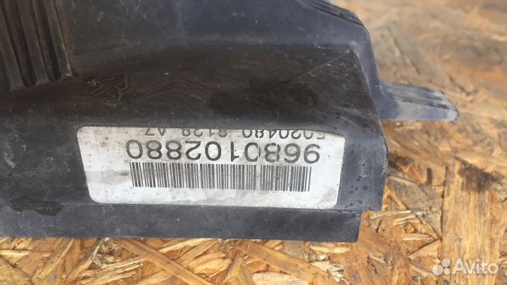 Вентилятор охлаждения Peugeot 207 2006 9680102880