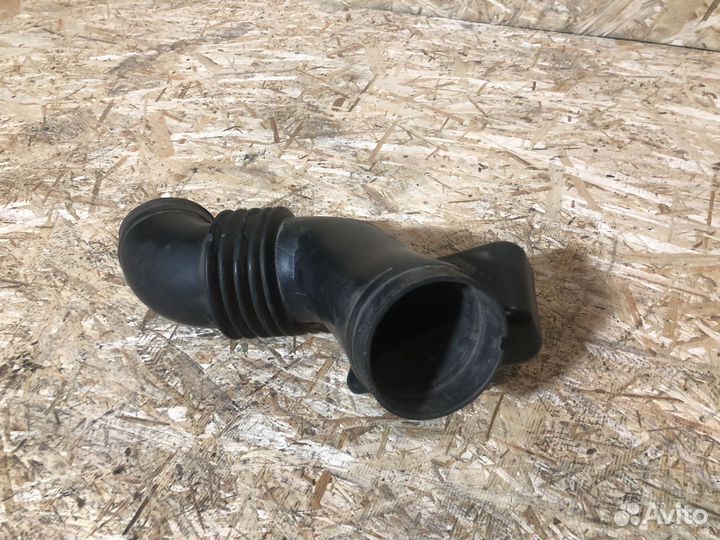 Патрубок воздушного фильтра Subaru Tribeca B9 2005