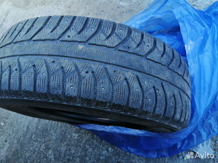 Bridgestone Ice Cruiser 7000 235/65 R17