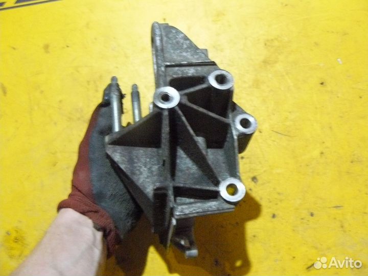 Кронштейн двигателя Ford Fiesta 2007г