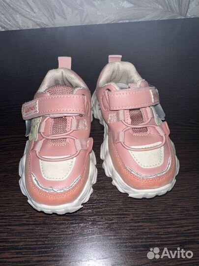 Кроссовки детские