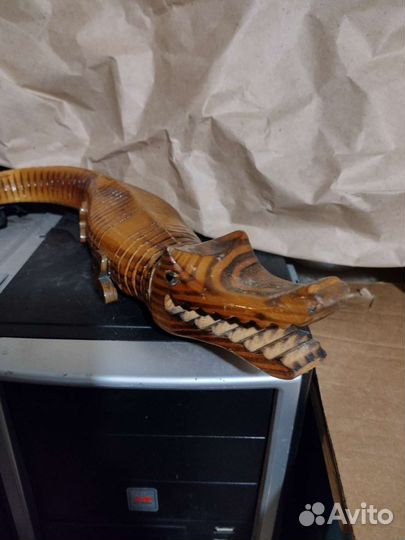 Крокодил деревянный