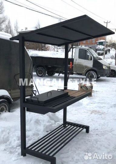 Мангал с крышей