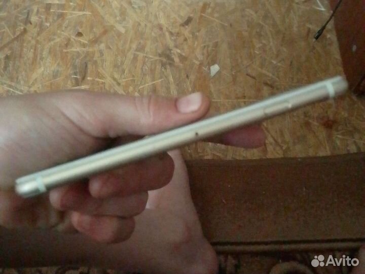 Телефон iPhone 6s