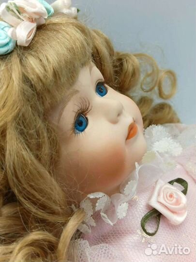 Кукла фарфоровая коллекционная