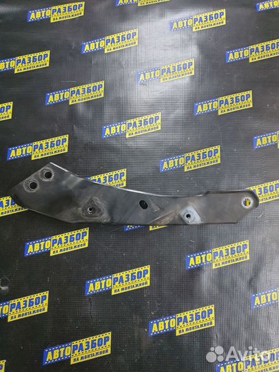 Кронштейн передней панели Фольксваген Гольф 6