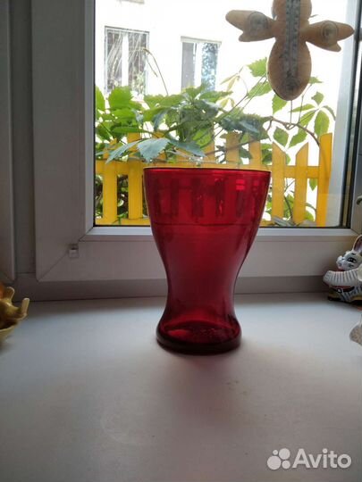 Ваза цветное стекло красная