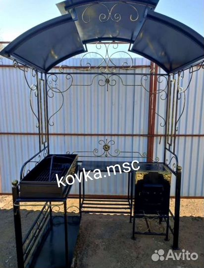 Мангал с крышей