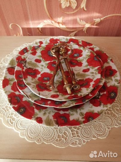 Ваза для фруктов на ножке