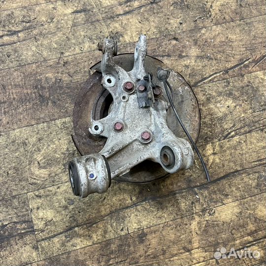 Поворотный кулак задний левый Honda Civic 4D