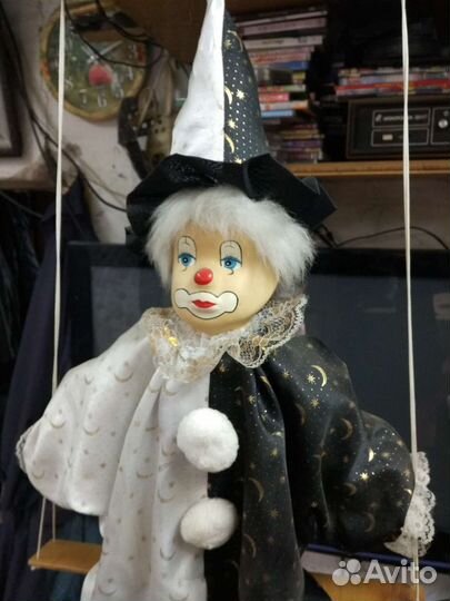 Кукла клоун на качелях