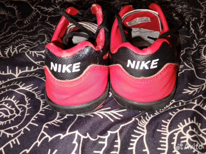 Футбольные бутсы найк 39 размер (маломерят)