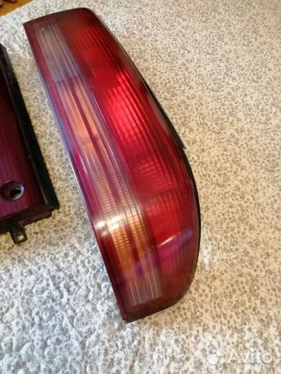 Правый фонарь toyota cresta