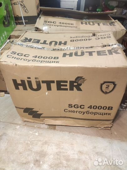 Снегоуборщик бензиновый Huter SGC 4000B