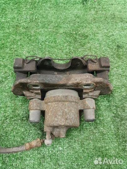 Суппорт тормозной передний правый Ford Focus 3