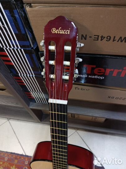 Классическая гитара 4/4 внешний дефект