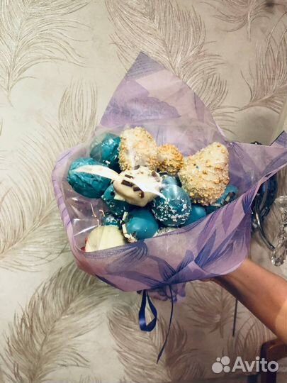 Букет из клубники в шоколаде на последний звонок