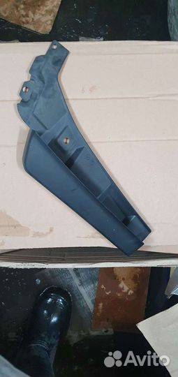 Брызговик Паджеро 4 правый