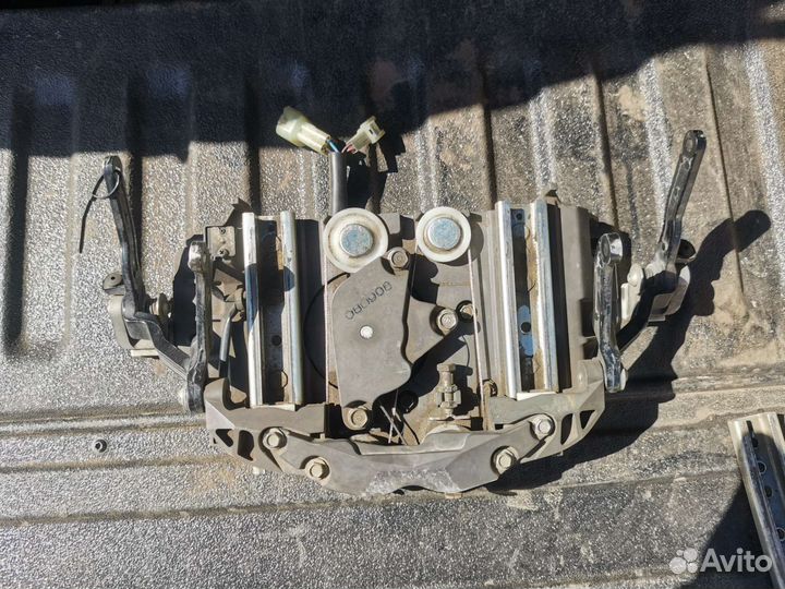 Стеклоподъемник fjr 1300