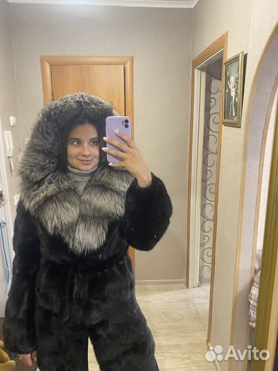 Шуба норковая с капюшоном из чернобурки