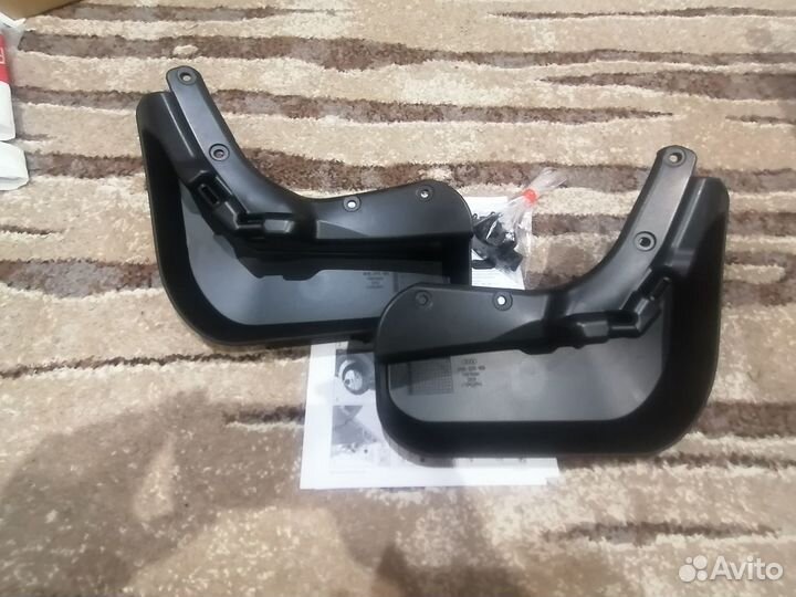 Новый комплект задних брызговиков Audi Q7 4M Sline