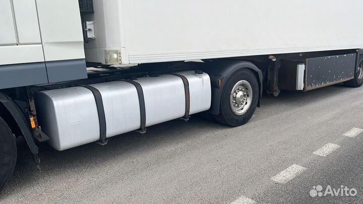 DAF XF105.410 с полуприцепом, 2012