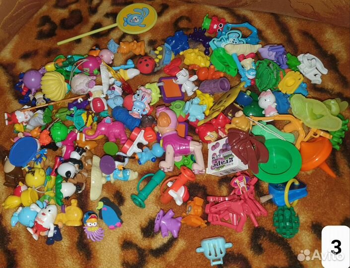 Киндер сюрприз и игрушки пакетом