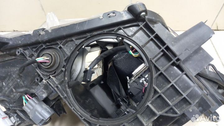 Фара передняя левая Toyota RAV4