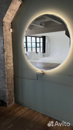 Зеркало настенное с подсветкой