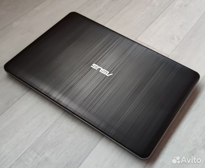 Asus отл сост\Intel 2x 2300mg\SSD\OZU 4\акб 4ч