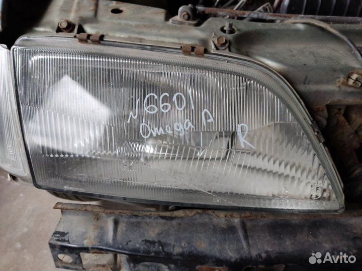 Фара правая Opel Omega A универсал 2.0 1989