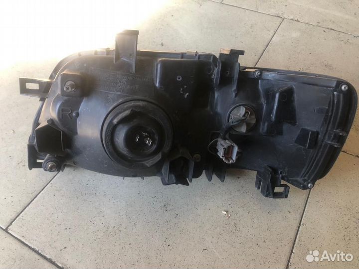 Nissan cube I (Z10) Фары передние