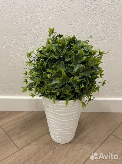 Искусственные цветы в горшках