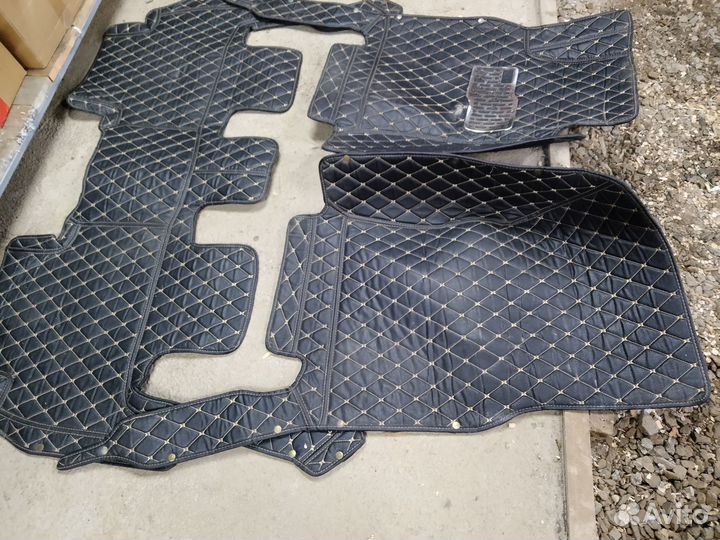 Продам 3д коврики для автомобиля Лексус LX570