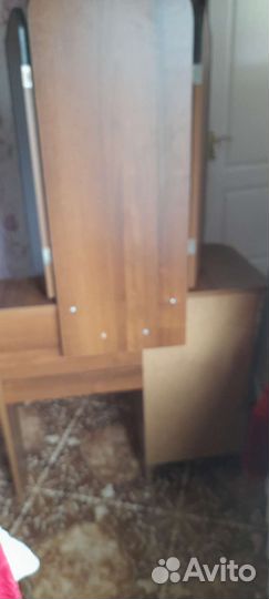 Туалетный столик с зеркалом бу