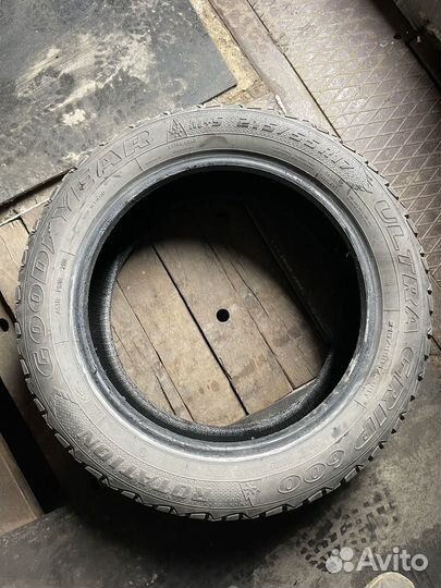 Goodyear Ultragrip 600 215/55 R17 98T