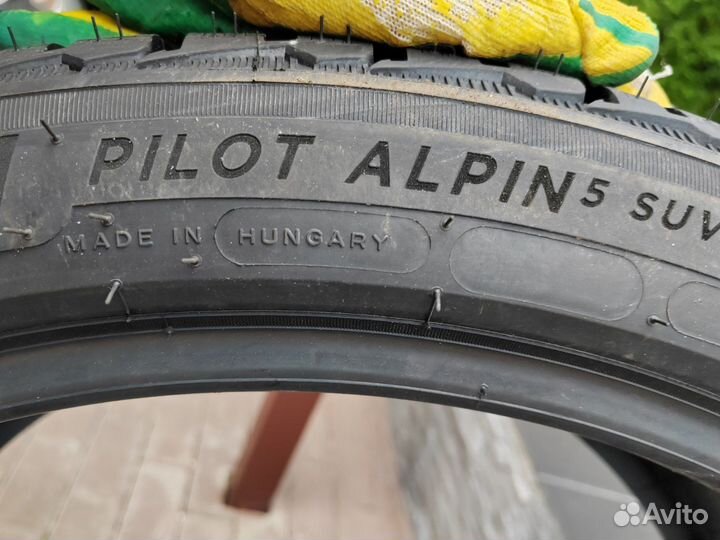 Michelin Pilot Alpin 5 255/40 R21 и 285/35 R21 102V