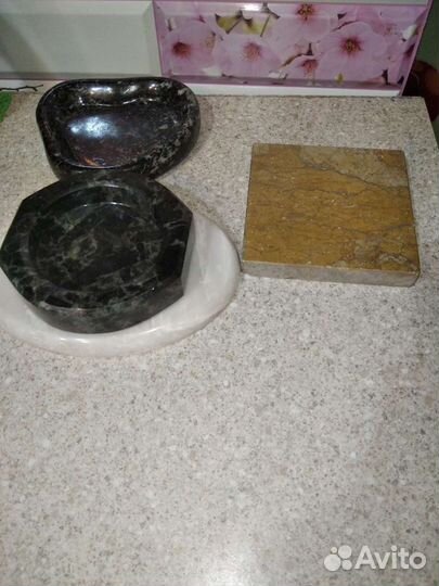 Камень нефрит и яшма