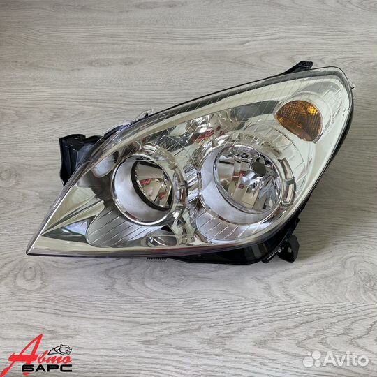 Фара передняя Opel Astra H (Серебристая) 07-14 г