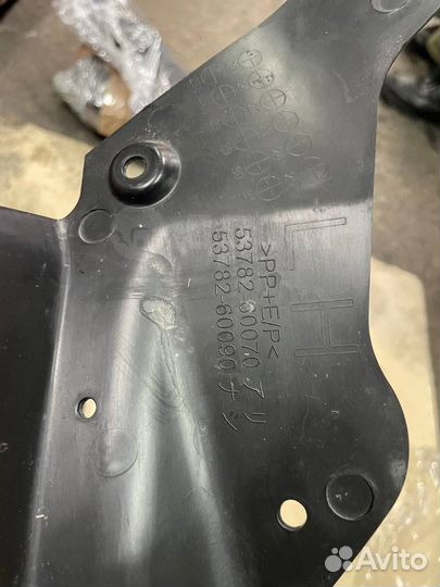 Пыльник (1200км) Toyota Land Cruiser 300 2021г