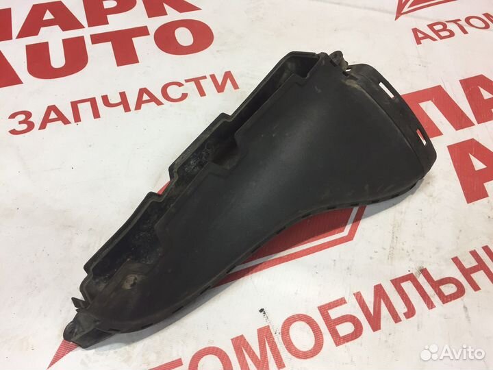 Пластиковые накладки под капотом Audi A6 C7