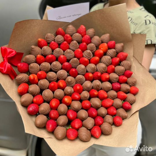 Клубника в шоколаде в подарок