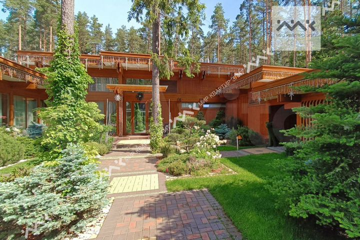 Дом 378 м² на участке 36 сот.