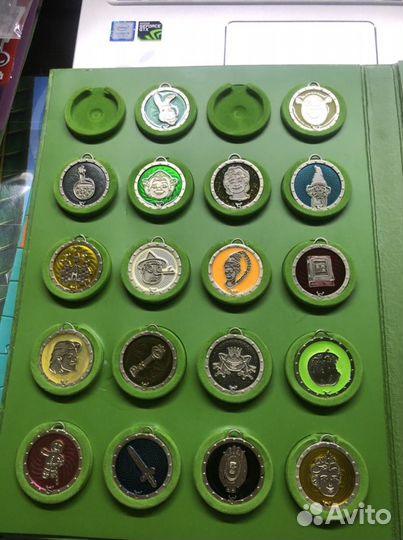 Медальоны и альбом Шрэк, Шрек