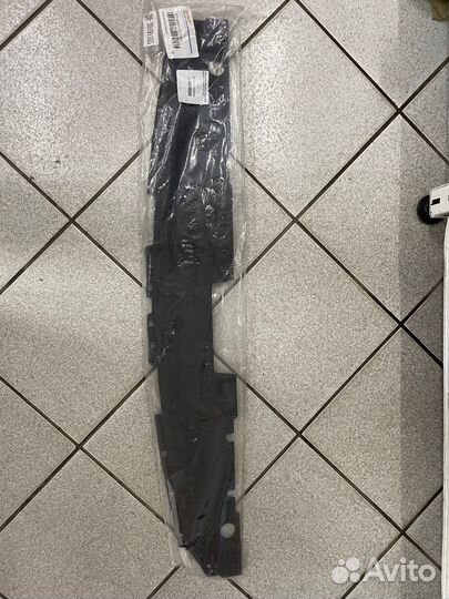 Пыльник моторного отсека центральный Solaris