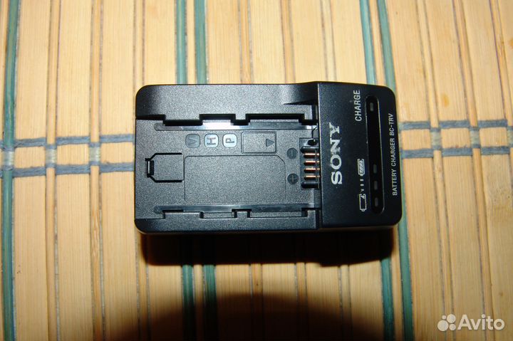 Продается Зарядное устройство Sony BC-TRV