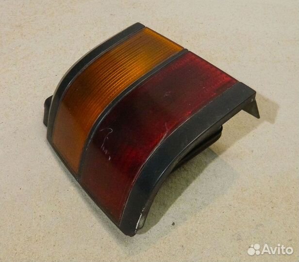 Фонарь левый универсал VW Passat B3 (дефект)